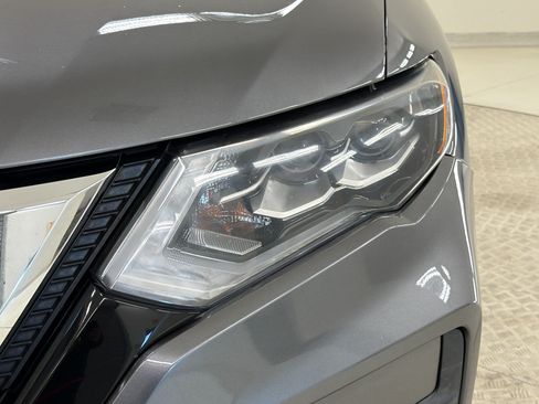 Used 2017 Nissan Rogue SL w/ SL Premium Package FWD image 12
