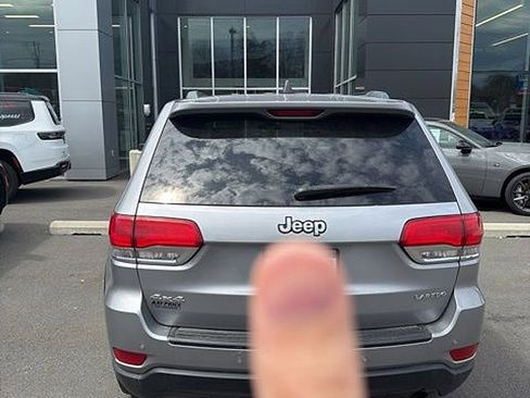 Used 2018 Jeep Grand Cherokee Laredo AWD/4WD image 5