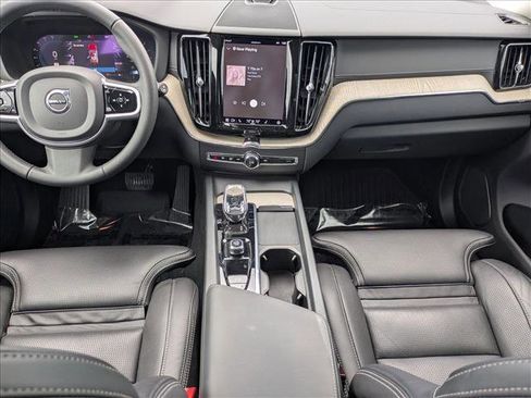 Used 2022 Volvo XC60 B5 Inscription w/ Advanced Package image 17
