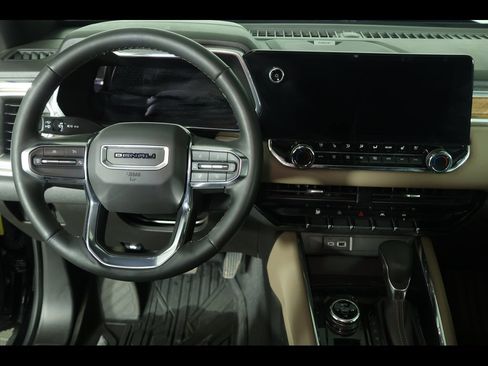 Used 2023 GMC Canyon Denali image 7