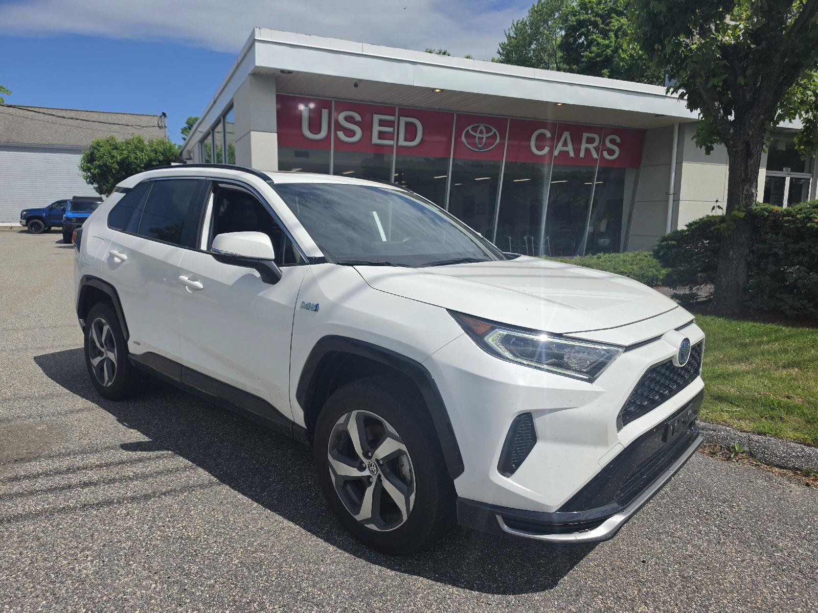 Used 2021 Toyota RAV4 SE w/ Weather & Moonroof Package AWD/4WD image 1