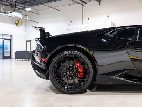 Used 2018 Lamborghini Huracan Performante image 28