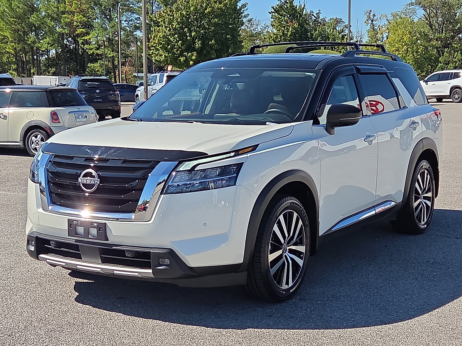 Used 2024 Nissan Pathfinder Platinum w/ Cargo Package FWD image 2