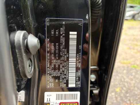 Used 2025 Toyota Highlander LE FWD image 26