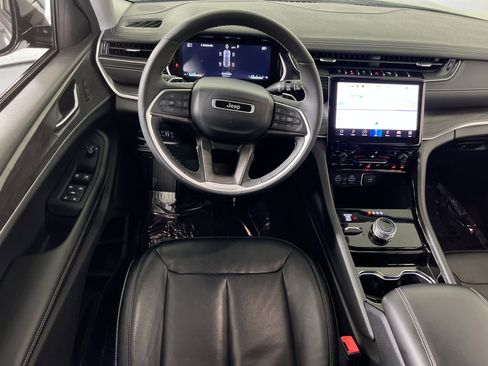 Used 2023 Jeep Grand Cherokee Limited image 22