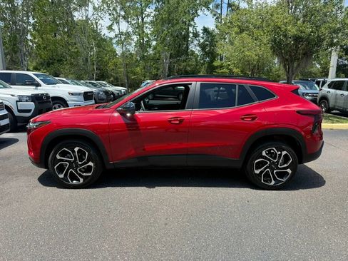 Used 2026 Chevrolet Trax RS w/ Driver Confidence Package FWD image 2