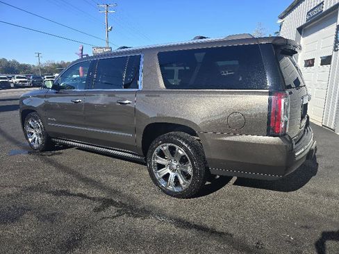 Used 2019 GMC Yukon XL Denali w/ Denali Ultimate Package image 4
