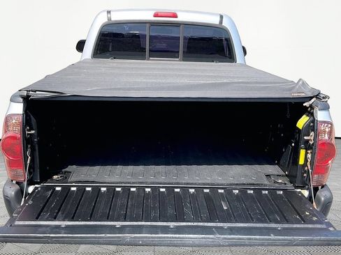 Used 2012 Toyota Tacoma 4x4 Regular Cab image 7