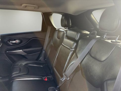 Used 2019 Jeep Cherokee Latitude Plus w/ Cold Weather Group image 30