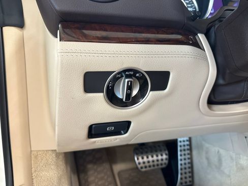 Used 2020 Mercedes-Benz SL 550 image 33