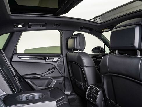 Certified 2026 Porsche Macan AWD/4WD image 16