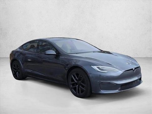 Used 2021 Tesla Model S Plaid image 3