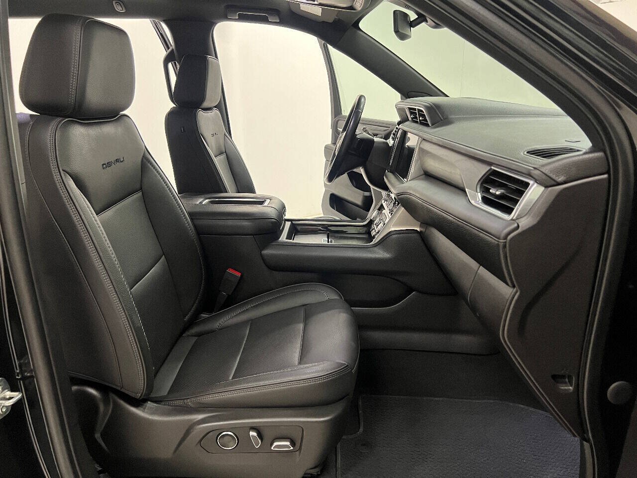 Used 2021 GMC Yukon XL Denali AWD/4WD image 48
