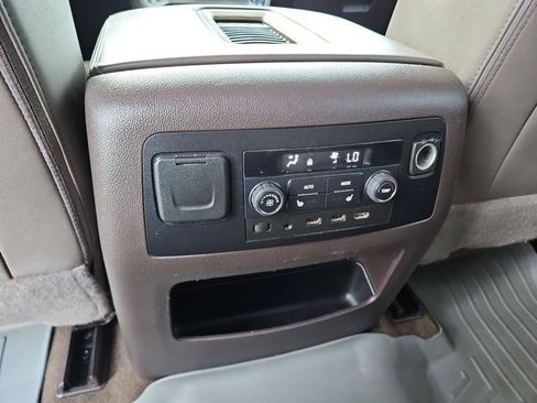 Used 2019 GMC Yukon XL Denali w/ Denali Ultimate Package AWD/4WD image 19