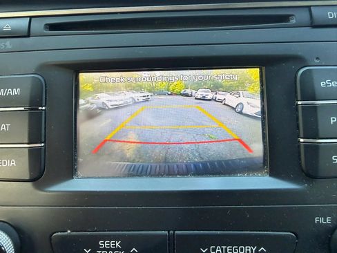 Used 2015 Kia Sedona LX FWD image 27