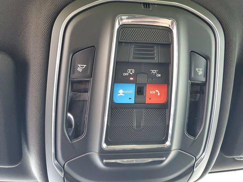 Used 2024 Jeep Grand Cherokee Laredo AWD/4WD image 20