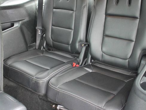 Used 2017 Ford Explorer Limited w/ Equipment Group 301A AWD/4WD image 19