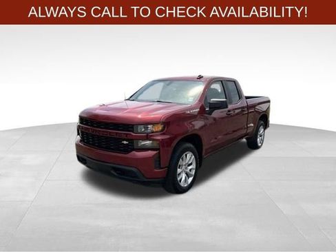 Used 2020 Chevrolet Silverado 1500 Custom w/ Custom Value Package AWD/4WD image 3