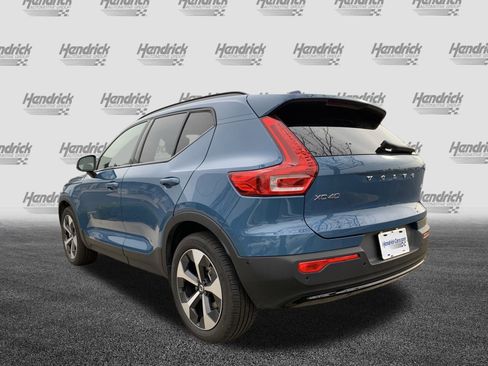 Used 2025 Volvo XC40 B5 Plus image 8