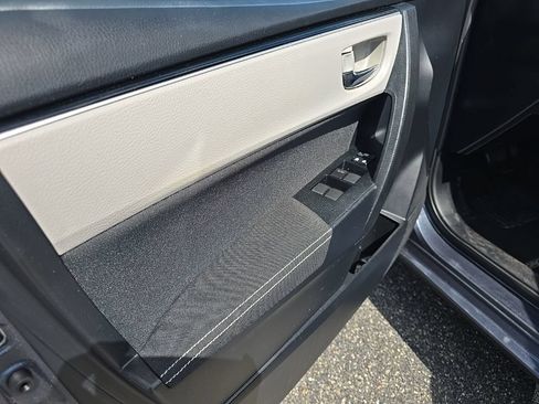 Used 2017 Toyota Corolla LE w/ Carpet Mat Package (TMS) FWD image 19