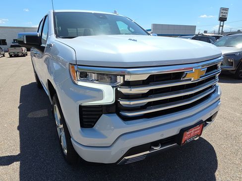 New 2026 Chevrolet Silverado 1500 High Country w/ Technology Package AWD/4WD image 13
