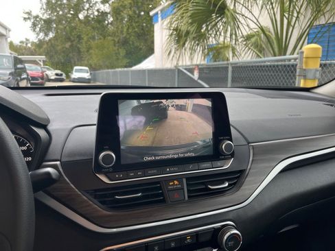 Used 2025 Nissan Altima 2.5 SV image 17