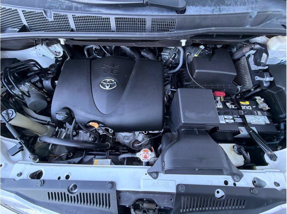 Used 2017 Toyota Sienna Limited Premium AWD/4WD image 29