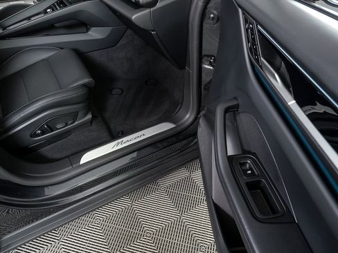 Used 2025 Porsche Macan Electric image 26