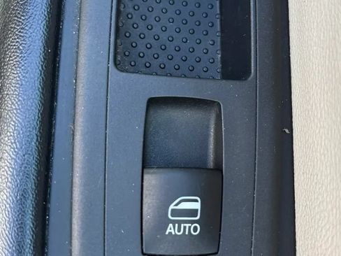 Used 2022 Chrysler Pacifica Touring-L FWD image 40