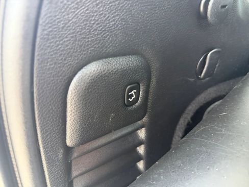 Used 2019 Jeep Grand Cherokee Laredo AWD/4WD image 40