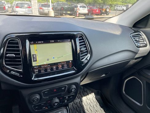 Used 2019 Jeep Compass Limited AWD/4WD image 17