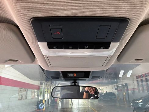 Used 2025 Nissan Rogue SV FWD image 16