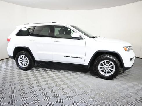 Used 2018 Jeep Grand Cherokee Laredo AWD/4WD image 8