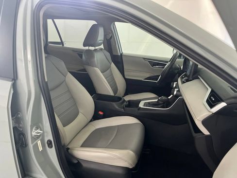 Used 2022 Toyota RAV4 XLE Premium AWD/4WD image 22