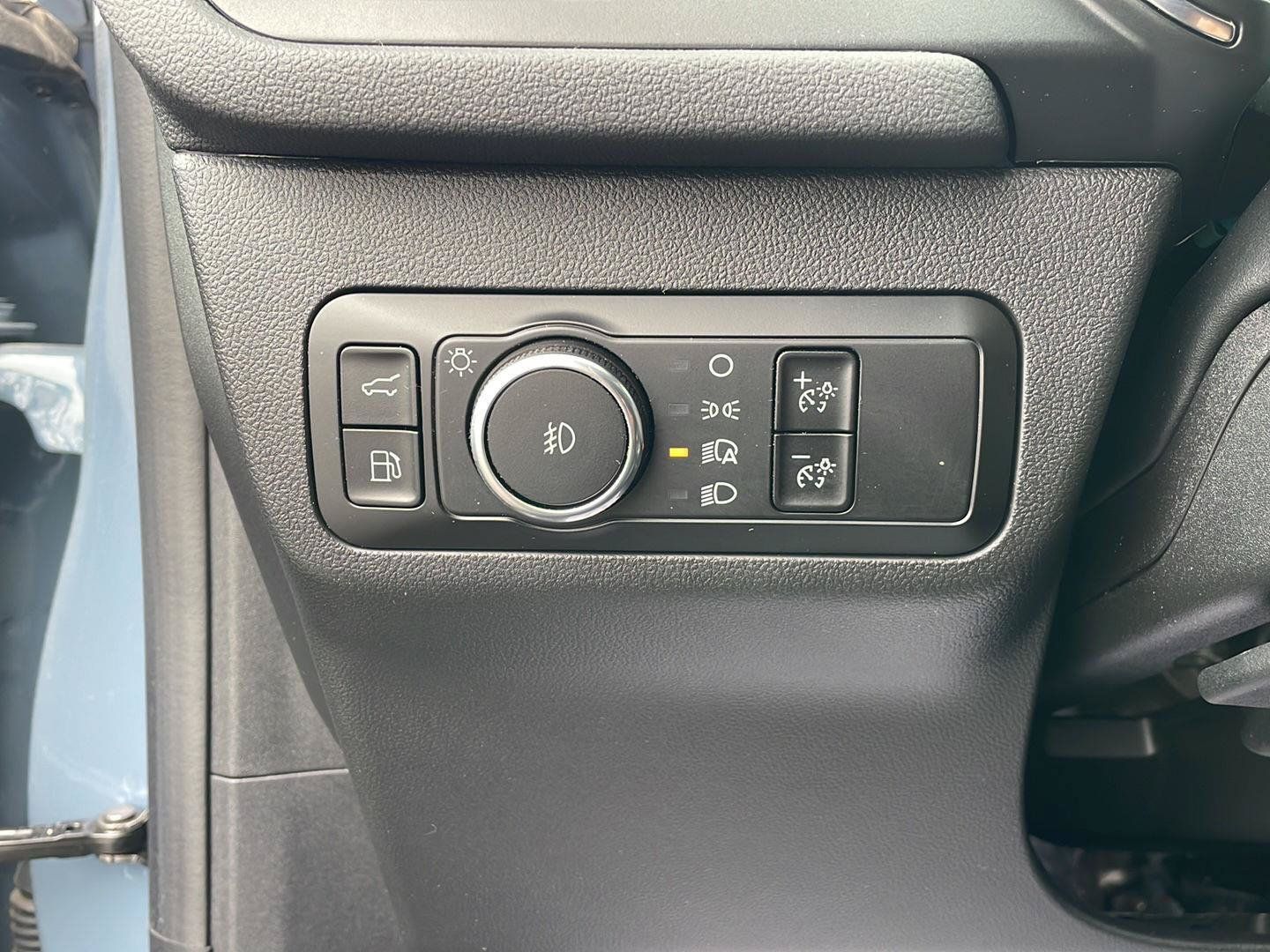 Used 2025 Ford Escape SE w/ PHEV Premium Package FWD image 14