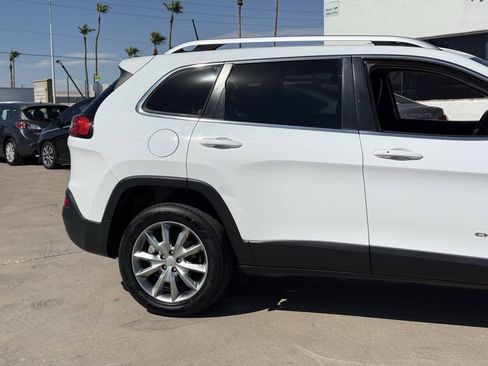 Used 2017 Jeep Cherokee Limited FWD image 20