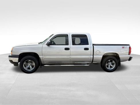 Used 2005 Chevrolet Silverado 1500 LS w/ Light Duty Power Package image 2