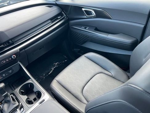 Certified 2025 Kia Carnival SX image 10