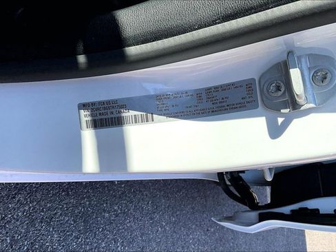 Used 2026 Chrysler Pacifica Select FWD image 31