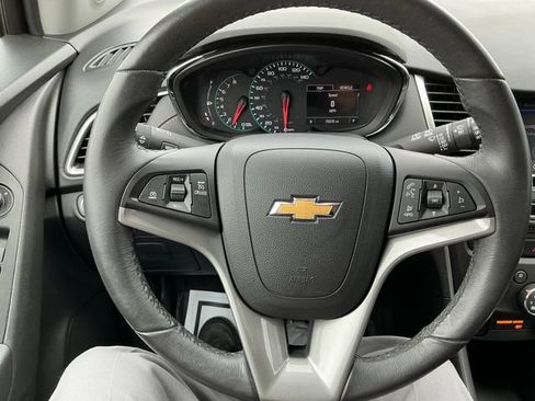 Used 2022 Chevrolet Trax LT w/ LT Convenience Package AWD/4WD image 4