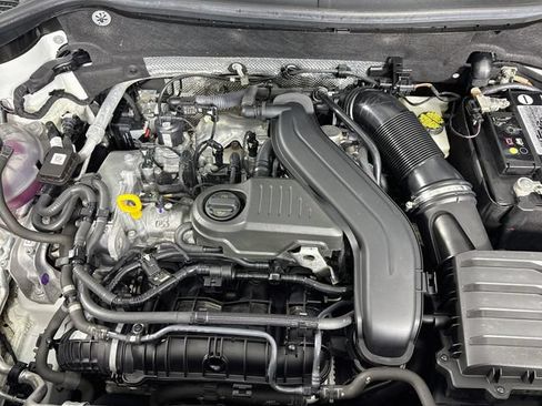 Certified 2022 Volkswagen Taos S AWD/4WD image 31