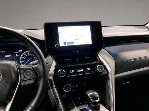 Used 2023 Toyota Venza LE AWD/4WD image 9