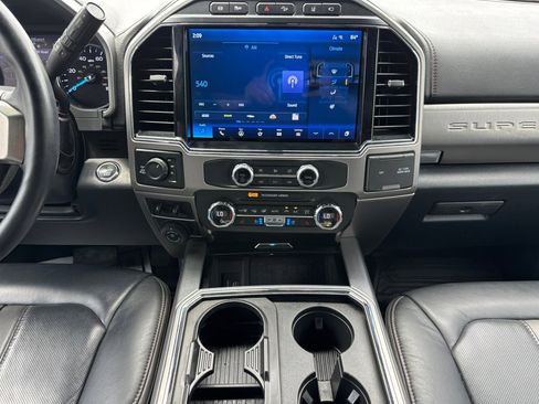 Used 2022 Ford F350 Platinum w/ FX4 Off-Road Package AWD/4WD image 3