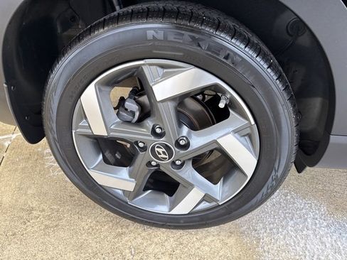 Used 2023 Hyundai Venue SEL image 9