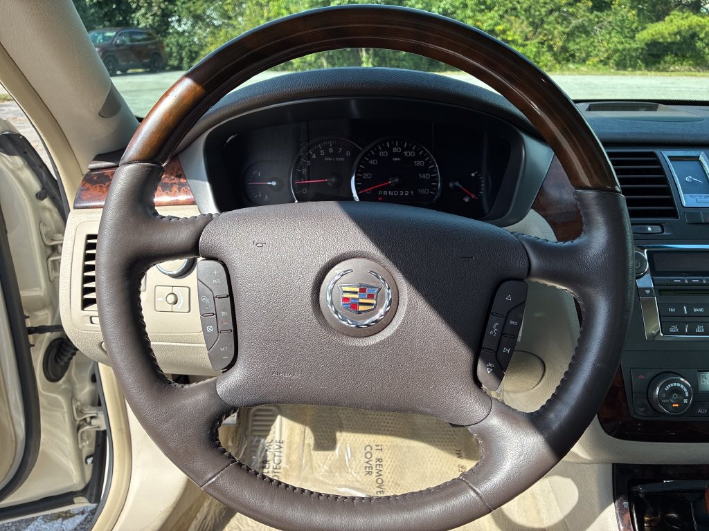 Used 2011 Cadillac DTS Luxury FWD image 13