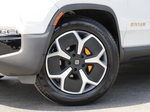 Used 2024 Rivian R1S Adventure AWD/4WD image 2