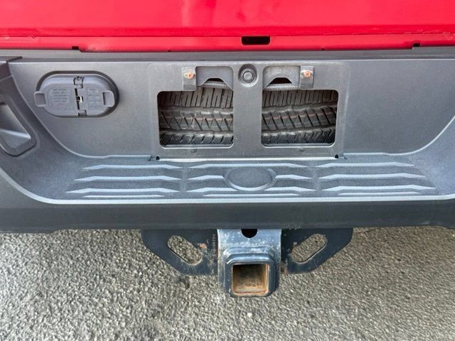 Used 2018 Toyota Tundra SR5 w/ SR5 Upgrade Package AWD/4WD image 10