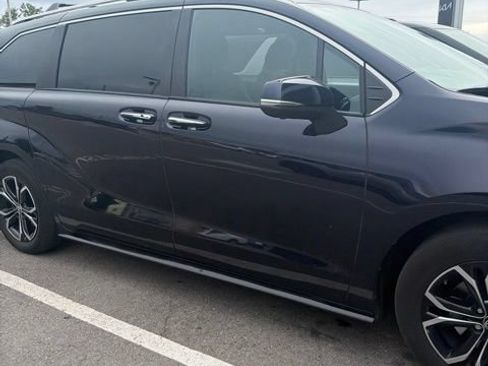 Used 2025 Toyota Sienna Platinum AWD/4WD image 4