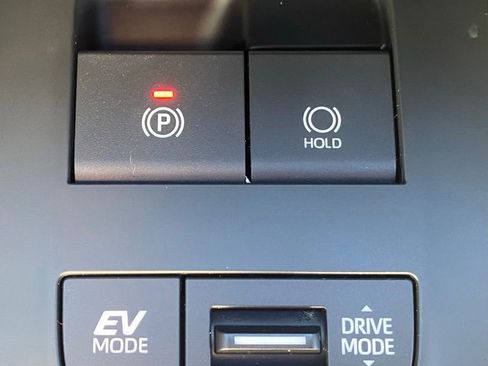 Used 2021 Toyota Venza XLE w/ Softex Package image 19