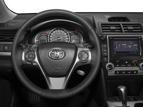 Used 2014 Toyota Camry LE FWD image 9